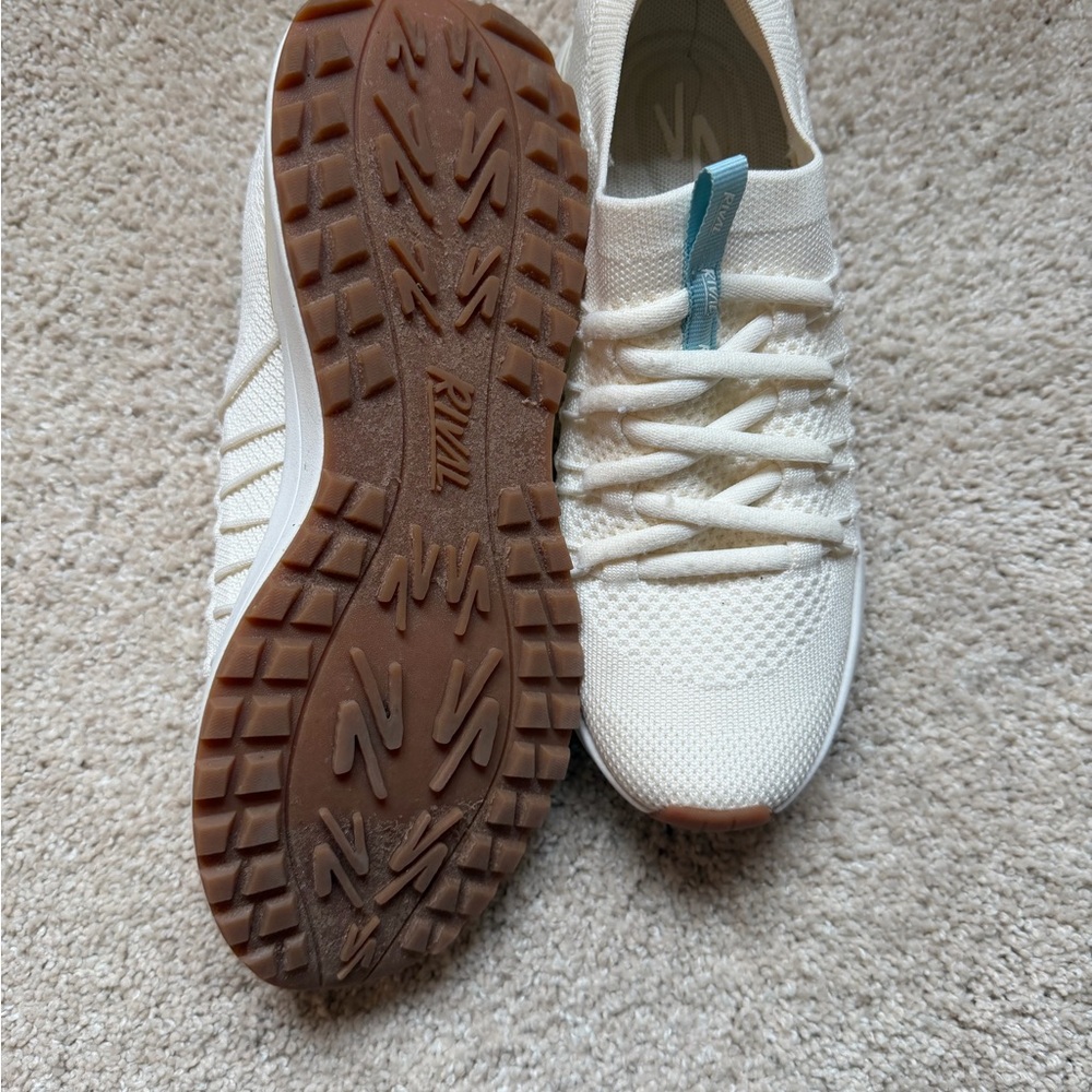 Rival Women's Sneakers - Picture 5 of 7
